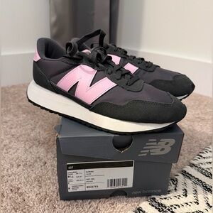New in box, New Balance 237 Women's Sneakers in Dark Grey and Pink, size 9.5
